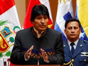 Morales comparecendo, após expulsados o embaixador dos EUA de Bolivia, a quen acusou de 'incitar' as protestas opositoras / Clarín