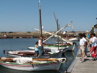 Poderanse ver as embarcacións tradicionais de moitos lugares