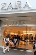 Unha das tendas de Inditex, da marca Zara, en Toquio