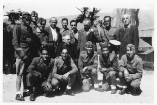 Imaxe da memoria: grupo de reclusos na colonia penitenciaría da Illa de San Simón