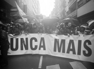 Unha imaxe daquela manifestación do 1 de decembro do 2002 / Flickr: Mariano Grueiro