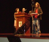 Ozo recollendo o primeiro premio do Liceo de Vilagarcía, que gañou a súa primeira curta, 'Baseado en feitos que puideron ter acontecido'