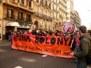 "Deteñamos Boloña!", na faixa de cabeza nesta manifestación polas rúas de Barcelona, o domingo 6 / Flickr: jaceros