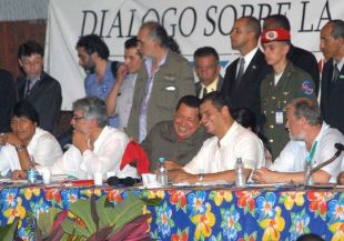 Os presidentes de Bolivia, Evo Morales, de Paraguai, Fernando Lugo, de Venezuela, Hugo Chávez, de Ecuador, Rafael Correa, e João Pedro Stedile, do MST