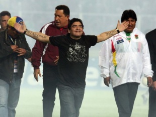 Venezuela 26-06-07. O presidente Hugo Ch&aacute;vez, o seu par boliviano Evo Morales e Maradona compartiron o comezo da Copa Am&eacute;rica 2007. Foto: ABN / T&eacute;lam