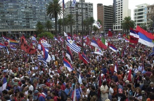 Simpatizantes do Frente Amplio na toma de posesi&oacute;n de Tabar&eacute; V&aacute;zquez, hai dous anos