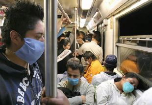 En DF todo o mundo emprega a máscara no transporte público