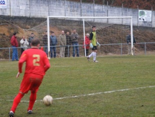 Unha imaxe do partido de debut de Nourdinne Ouali Alami, contra o Castro