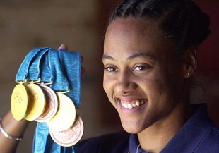 Marion Jones tivo que devolver as súas 5 medallas de ouro despois de admitir terse dopado dende 2001