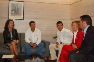 Un momento da recepción, Echávarri e Paz con Ánxela Bugallo, Marta Souto e José Ángel Rodríguez