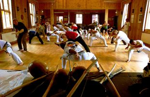 Unha escola de capoeira / Flickr: carf