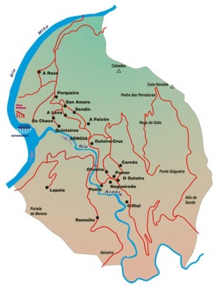 O mapa do concello, co río Arnoia divindíndoo en dous