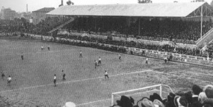 Unha imaxe do vello campo de xogo do Barça, Lescorts
