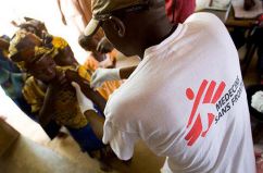 Vacinando contra a meninxite / Imaxe: MSF