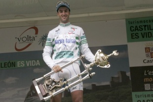 Gustavo César Veloso no podio da 88 edición da Volta a Cataluña