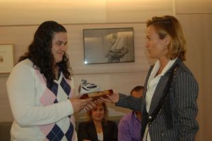 A judoka Sara Álvarez (na imaxe, con Marta Souto), apoia a asociación