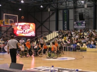 Imaxes dos baloncestistas galegos en cadeira de rodas, tomadas no torneo desenvolvido en Vilagarcía o ano pasado