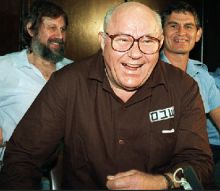 John Demjanjuk mentres é xulgado no Tribunal Supremo de Israel, en 1993