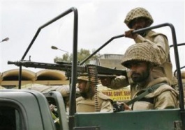 O exército paquistaní asedia a mesquita