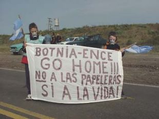 Imaxe das mobilizacións contra as centrais de Ence en Uruguai