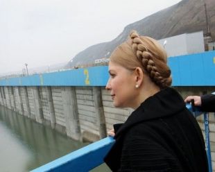 A principal líder da oposición e, segundo as enquisas, a posíbel gañadora das eleccións, Yulia Tymoshenko