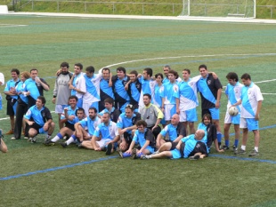 Foto de familia dos SSGG, cando organizaron o partido Siareir@s contra Persoeir@s en Compostela, este verán