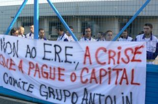 Os traballadores do Grupo Antolín, manifestándose contra o ERE