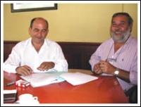 Xulio Sacristán, á dereita, nunha reunión co ex conselleiro Santiso Miramontes / Foto: terrasdasmarinas.org