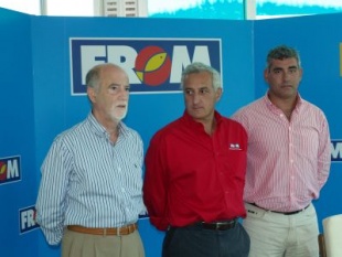 Sanmamed á esquerda con JC Martín e Valledor, o presidente da Federación Galega á dereita