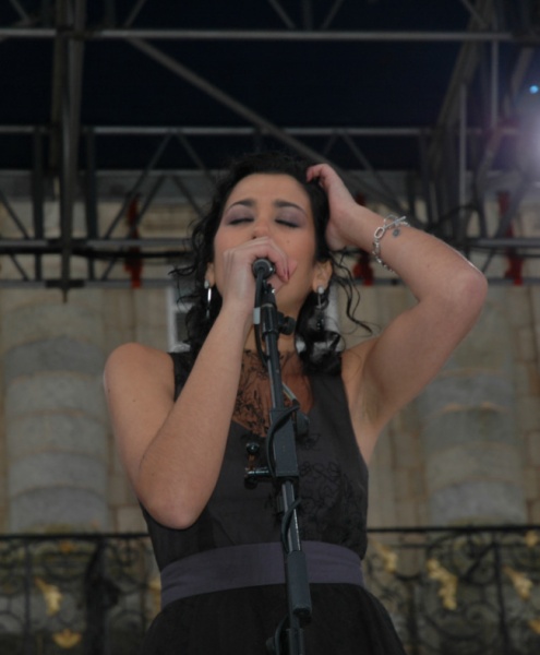 Para rematar o acto, a cantante do Incio, Lucía Pérez, interpretou o himno